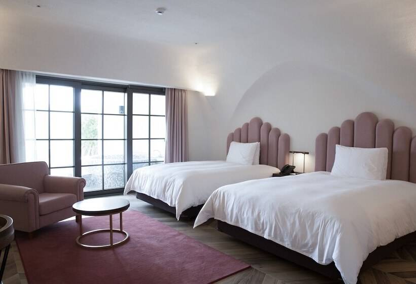 Suite with Pool, Ecoland