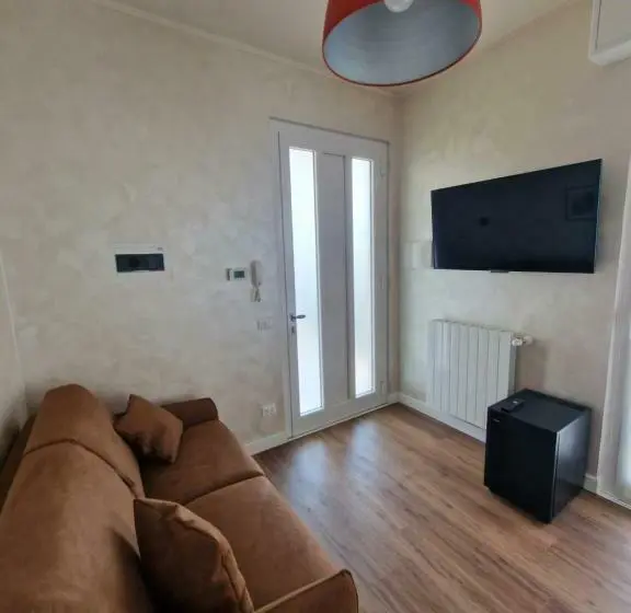 バルコニー付きスタンダードトリプルルーム, B&b A Due Passi Dal Lago