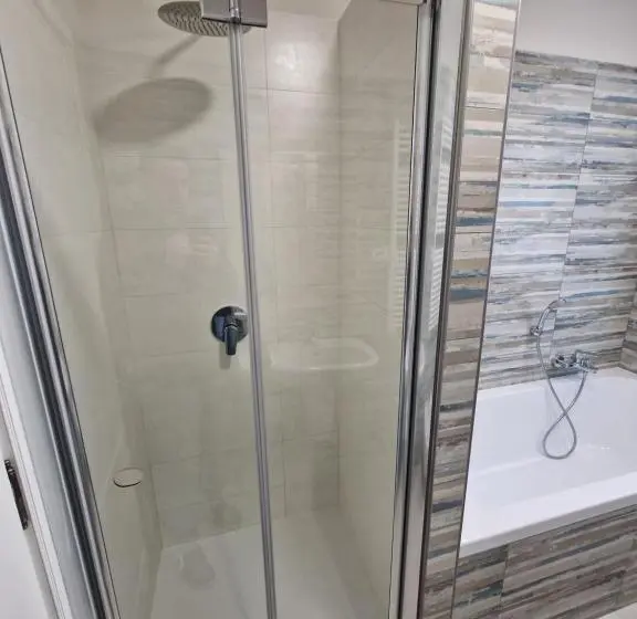 スタンダードルーム, B&b A Due Passi Dal Lago