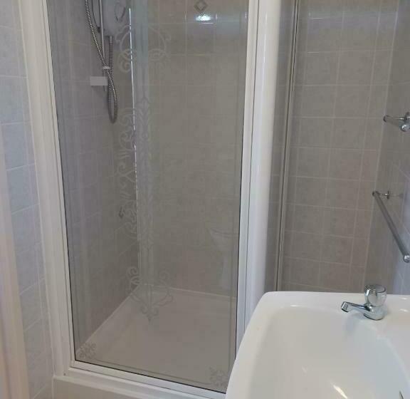 غرفة عائلية, St Merryn