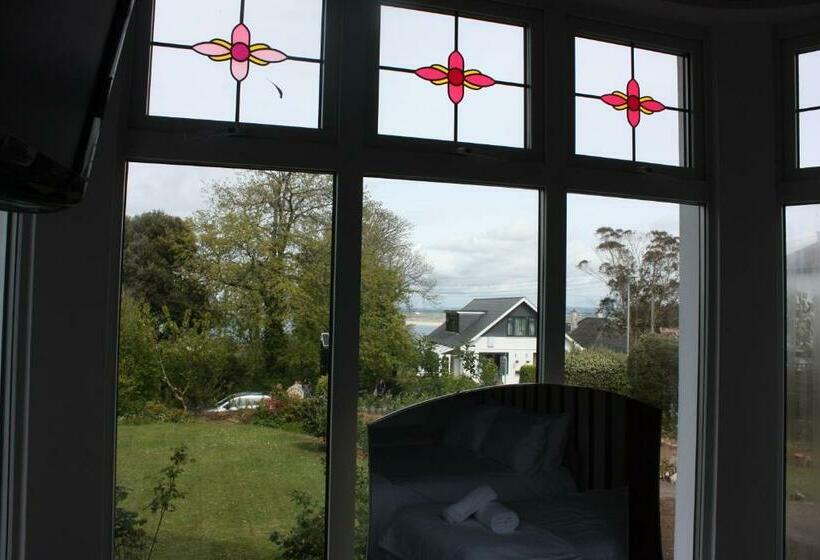 غرفة عائلية, St Merryn