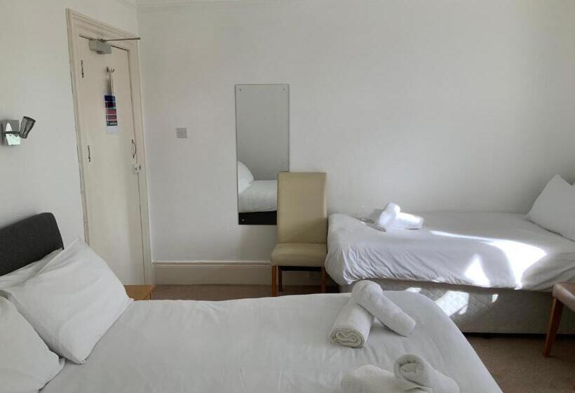 غرفة قياسية ثلاثية, St Merryn