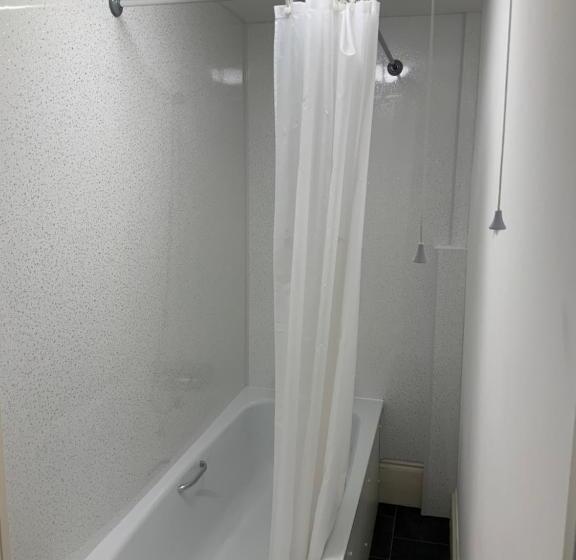 غرفة قياسية, St Merryn