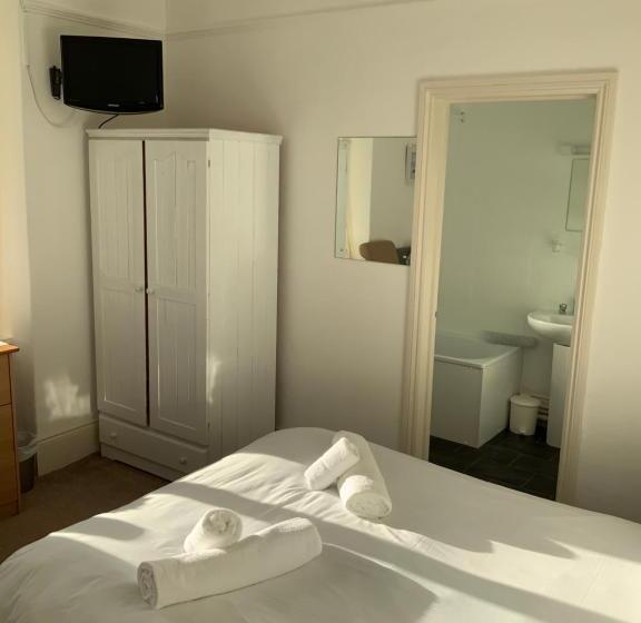 غرفة قياسية ثلاثية, St Merryn