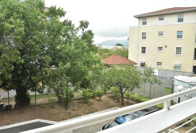 اتاق خانوادگی, The President Room 5 Minutes To Devon House 6 Strathairn Avenue Kingston