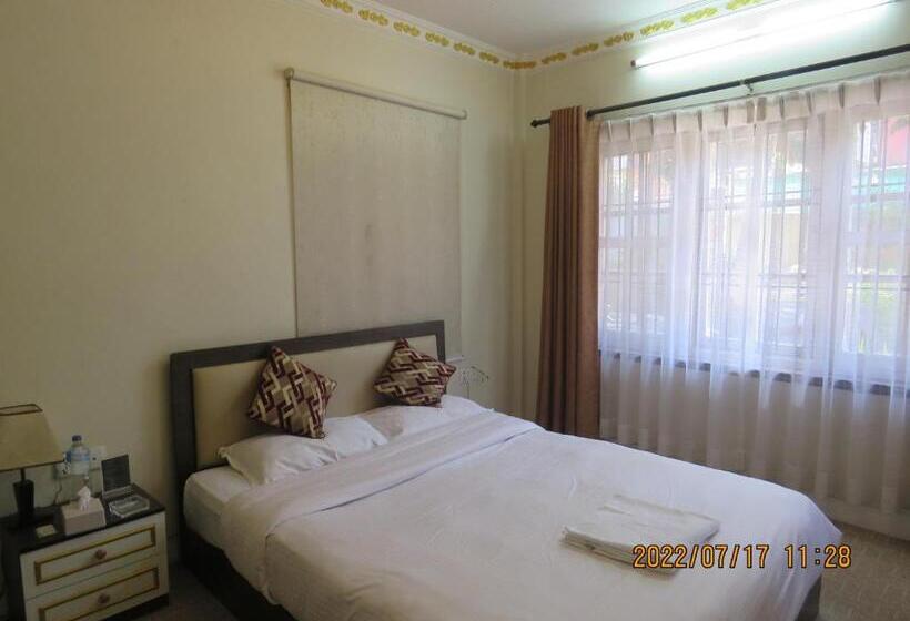 اتاق استاندارد با سرویس بهداشتی مشترک, Hidden Leaf Bed & Breakfast