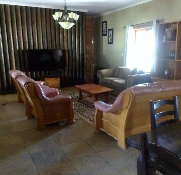 Maison 4 Chambres, Soloko Game Farm