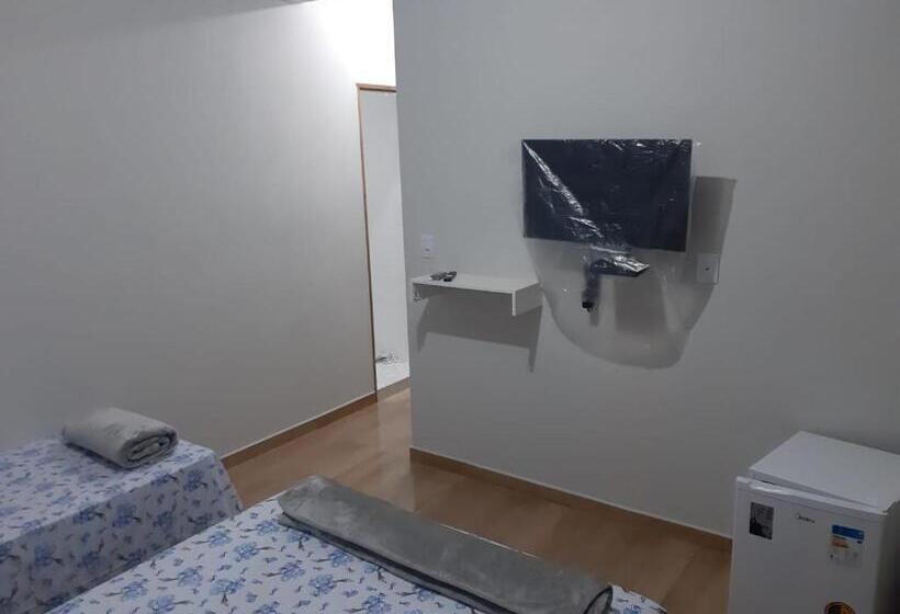 חדר סטנדרט לשלושה עם מרפסת, Suítes Caninana