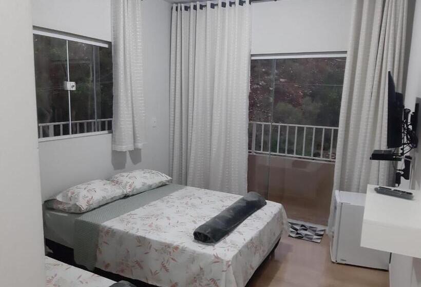 غرفة قياسية ثلاثية مزودة بشرفة, Suítes Caninana