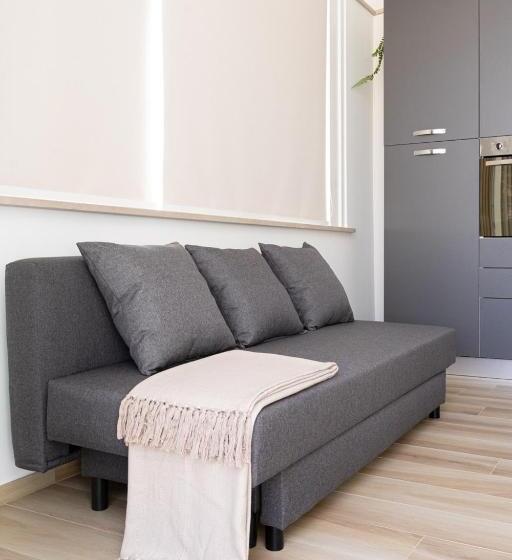 家庭间, Antonio Busco Rooms
