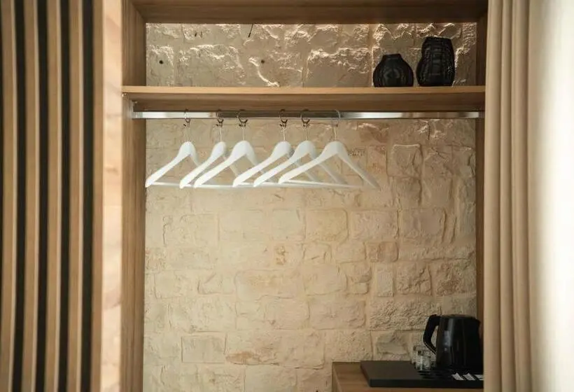Sviitti Poreallas, Antonio Busco Rooms