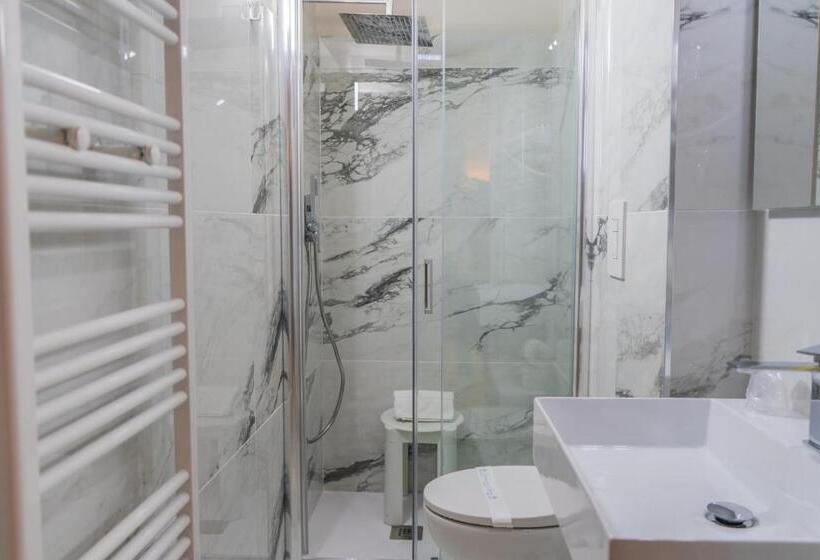 اتاق استاندارد یک نفره, Le Suite Di Via Veneto,35