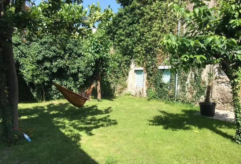 اتاق ساده سه‌ نفره, Intown Guesthouse Shkoder
