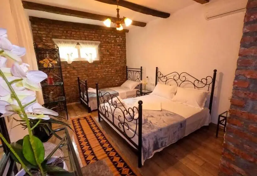 اتاق لوکس سه تخته, Intown Guesthouse Shkoder