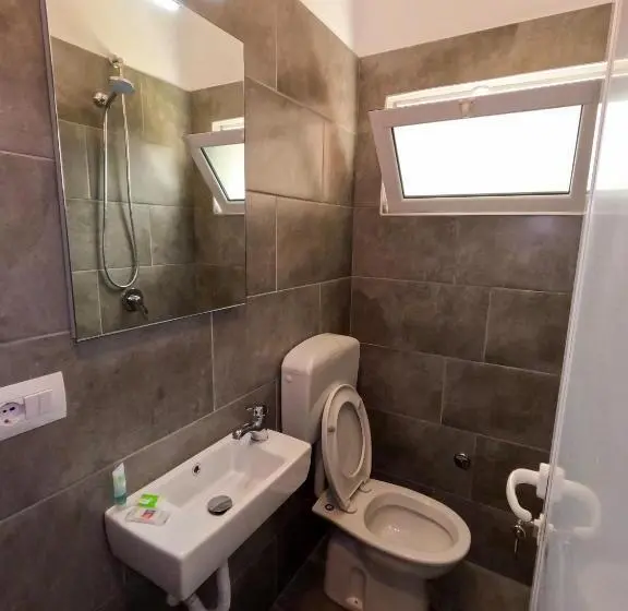 اتاق لوکس سه تخته, Intown Guesthouse Shkoder