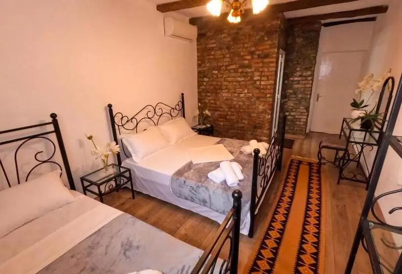 اتاق لوکس سه تخته, Intown Guesthouse Shkoder