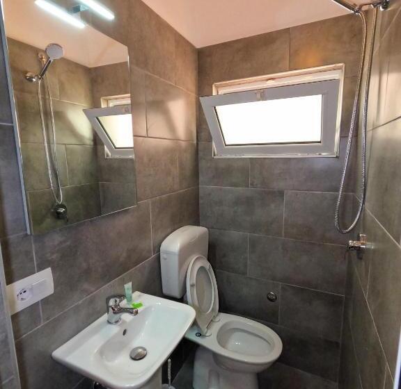 Pokój Trzyosobowy Standard Widok Ogród, Intown Guesthouse Shkoder