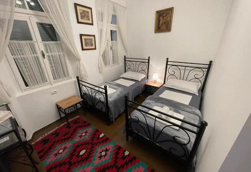 اتاق لوکس, Intown Guesthouse Shkoder