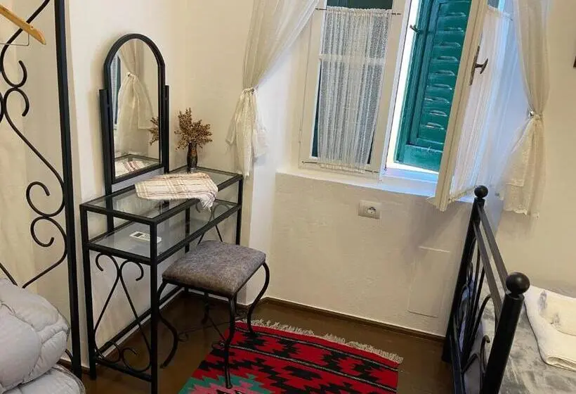 اتاق لوکس, Intown Guesthouse Shkoder