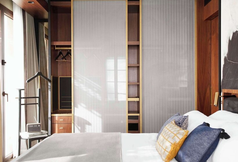مجموعه ویستا شهر, Thompson Madrid, By Hyatt