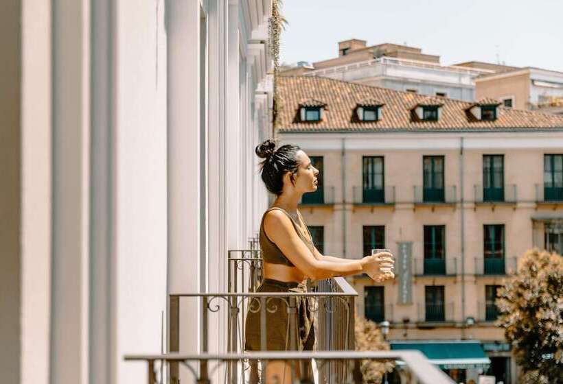 مجموعه ویستا شهر, Thompson Madrid, By Hyatt
