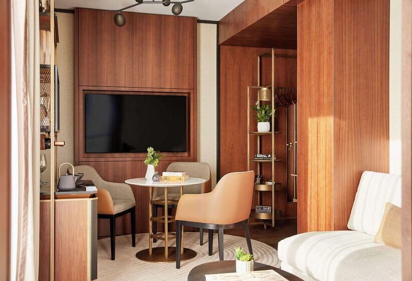 Suite with Terrace, Thompson Madrid, By Hyatt