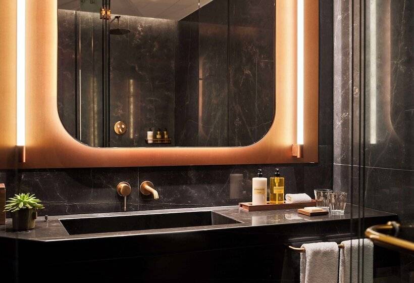 스탠다드 룸 더블 침대, Thompson Madrid, By Hyatt