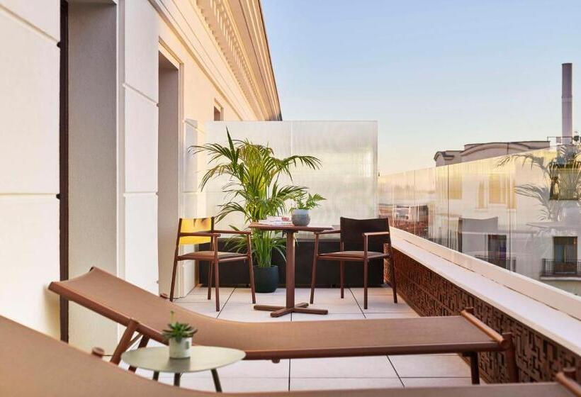 스탠다드 룸 더블 침대, Thompson Madrid, By Hyatt