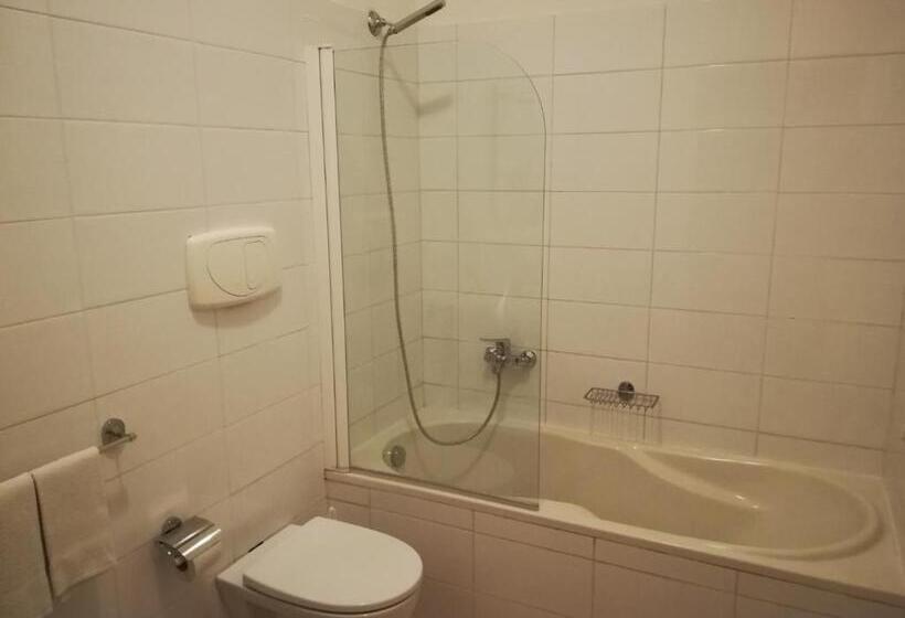 Четырехместный Номер Стандарт, Etna Inn