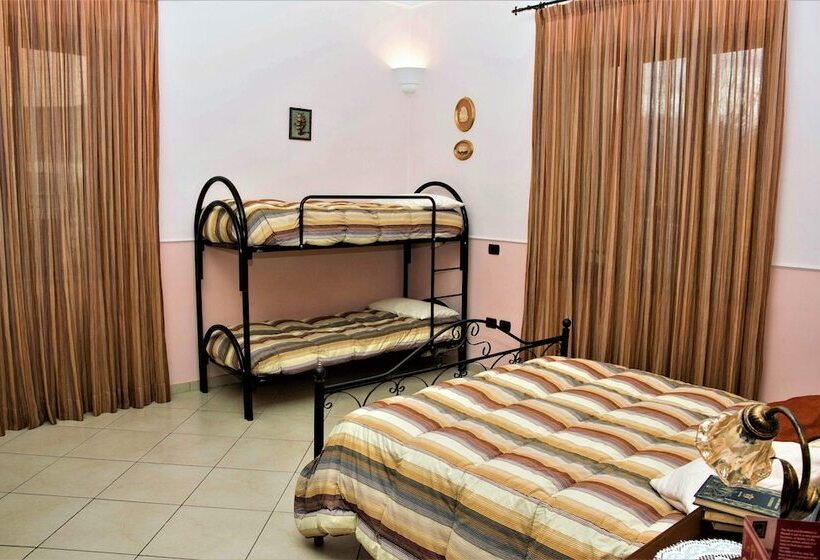 חדר סטנדרט לארבעה, Pompei Luxury Rooms