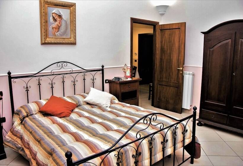 חדר סטנדרט לארבעה, Pompei Luxury Rooms