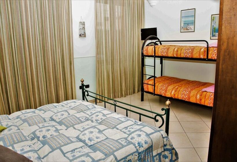 חדר סטנדרט לארבעה, Pompei Luxury Rooms