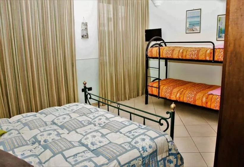 Standard Neljän Hengen Huone, Pompei Luxury Rooms