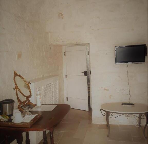 تختخواب در اتاق مشترک, Fontana Vecchia B&b
