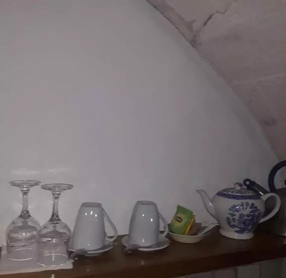 استودیوی استاندارد, Fontana Vecchia B&b
