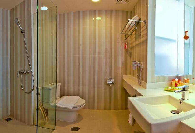 プールビュースタンダードルーム, Harris Hotel & Conventions Malang