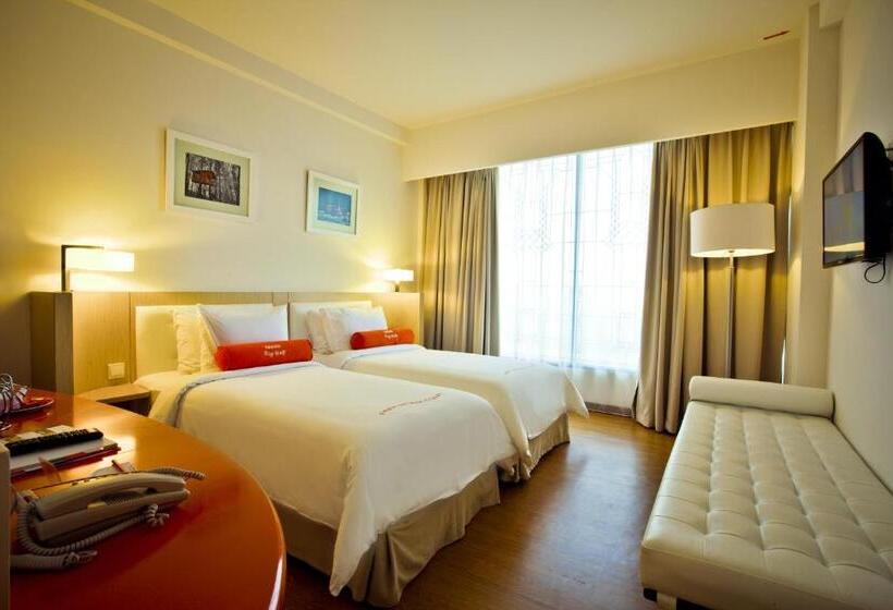 스탠다드 룸 풀장 전망, Harris Hotel & Conventions Malang
