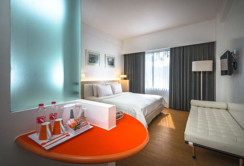 스탠다드 룸 풀장 전망, Harris Hotel & Conventions Malang