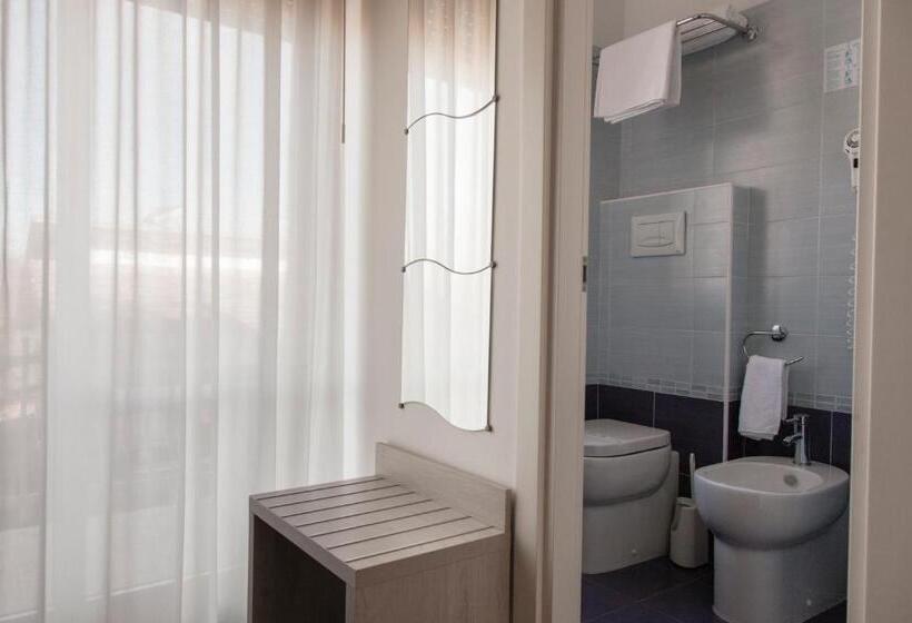 اتاق استاندارد با بالکن, Concorde