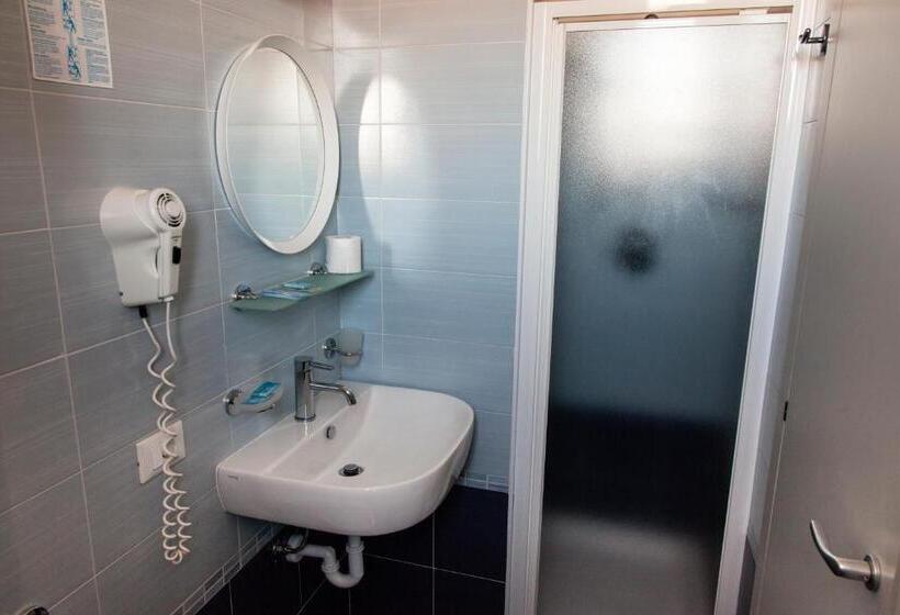 اتاق استاندارد سه تخته با بالکن, Concorde