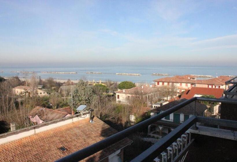 اتاق استاندارد سه تخته با بالکن, Concorde