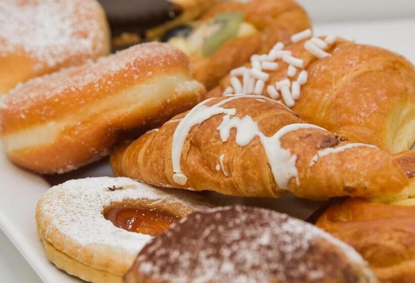 اتاق استاندارد سه تخته با بالکن, Concorde