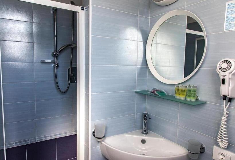 اتاق استاندارد چهارنفره با بالکن, Concorde