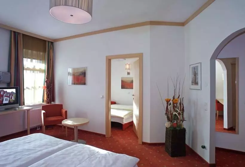 スタンダード４人部屋, Restaurant Wallner I Contactless Check In