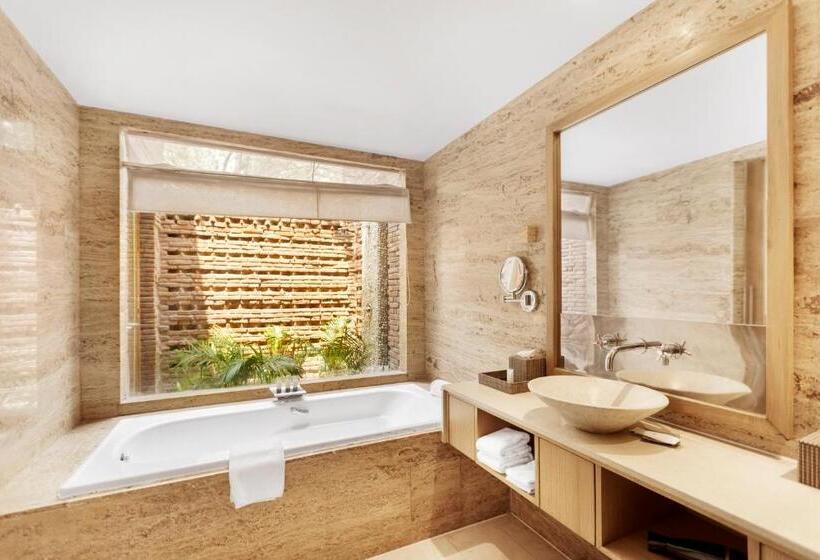 חדר פרמיום, The Westin Sohna Resort & Spa