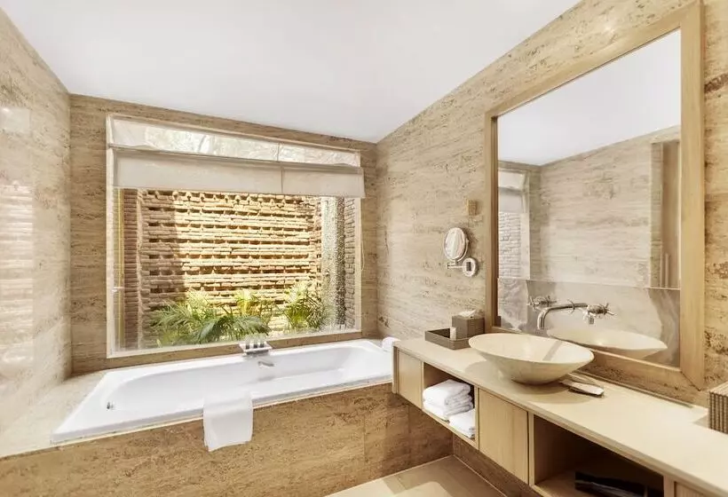 庭の見えるプレミアムルーム, The Westin Sohna Resort & Spa