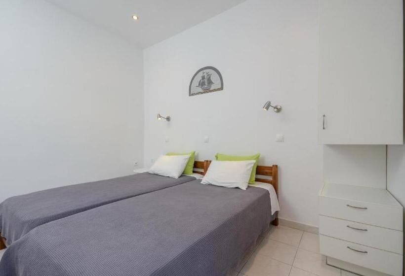 חדר בסיסי, Windmill Naxos