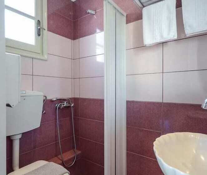 חדר בסיסי, Windmill Naxos