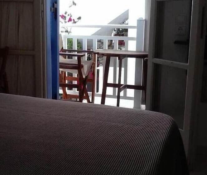 חדר בסיסי, Windmill Naxos