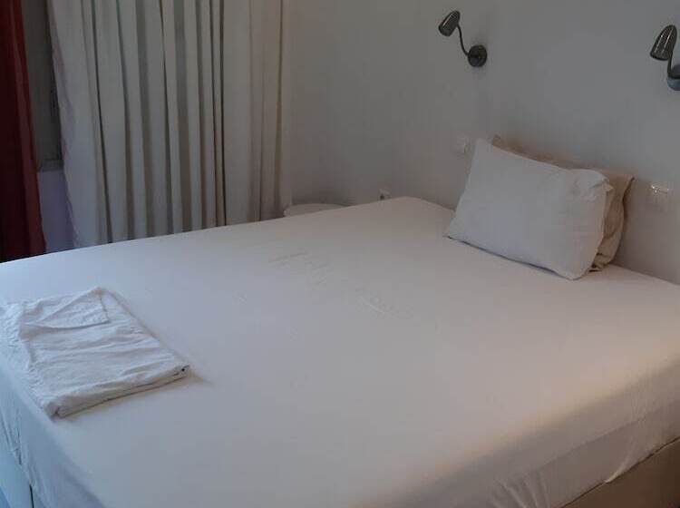 חדר בסיסי, Windmill Naxos